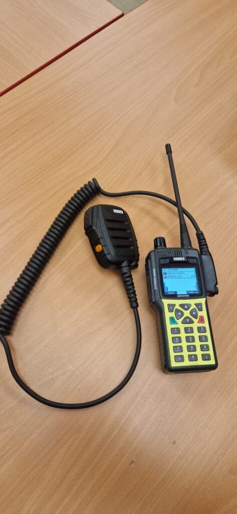 Bild zeigt ein Digitalfunkgerät