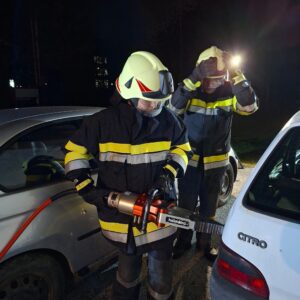Bild zeigt Mitglieder der FF Fernitz beim Üben