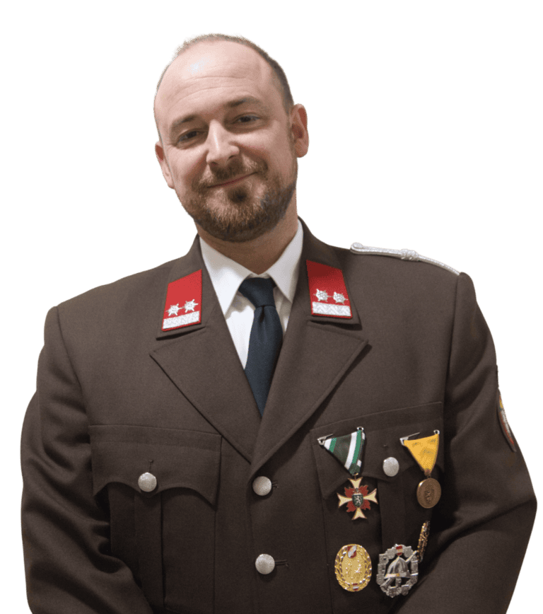 Bild zeigt ein Mitglied der Feuerwehr Fernitz