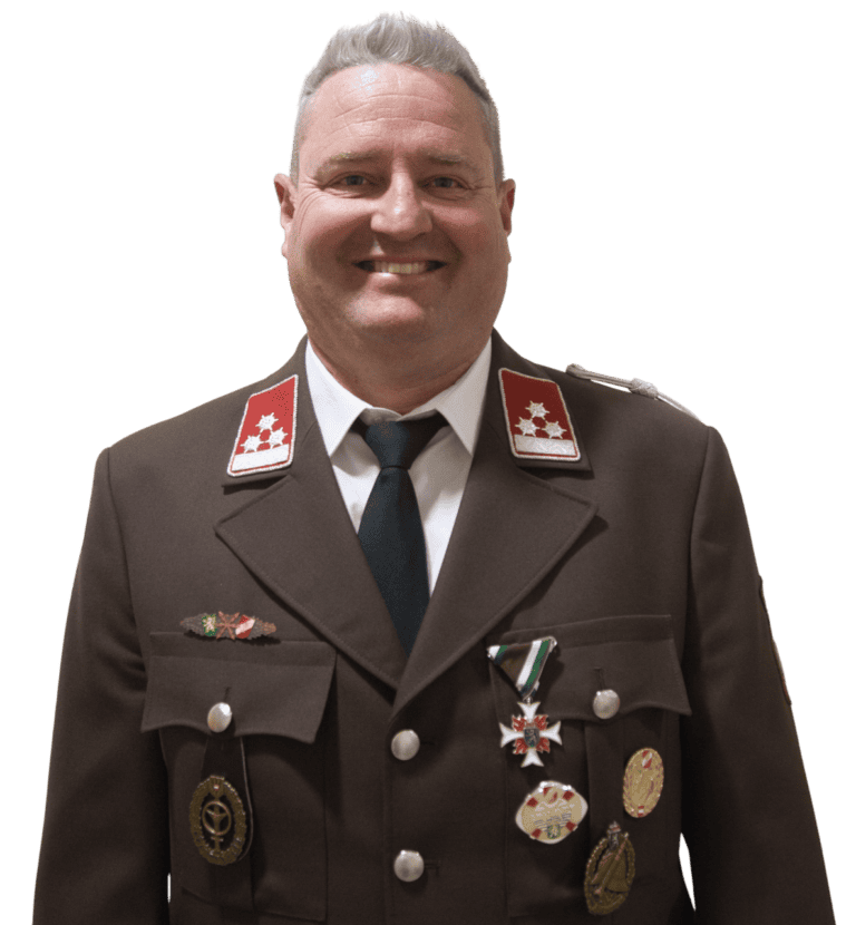 Bild zeigt ein Mitglied der Feuerwehr Fernitz