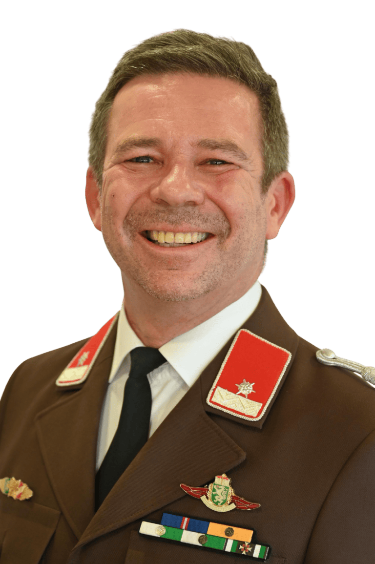Bild zeigt ein Mitglied der Feuerwehr Fernitz