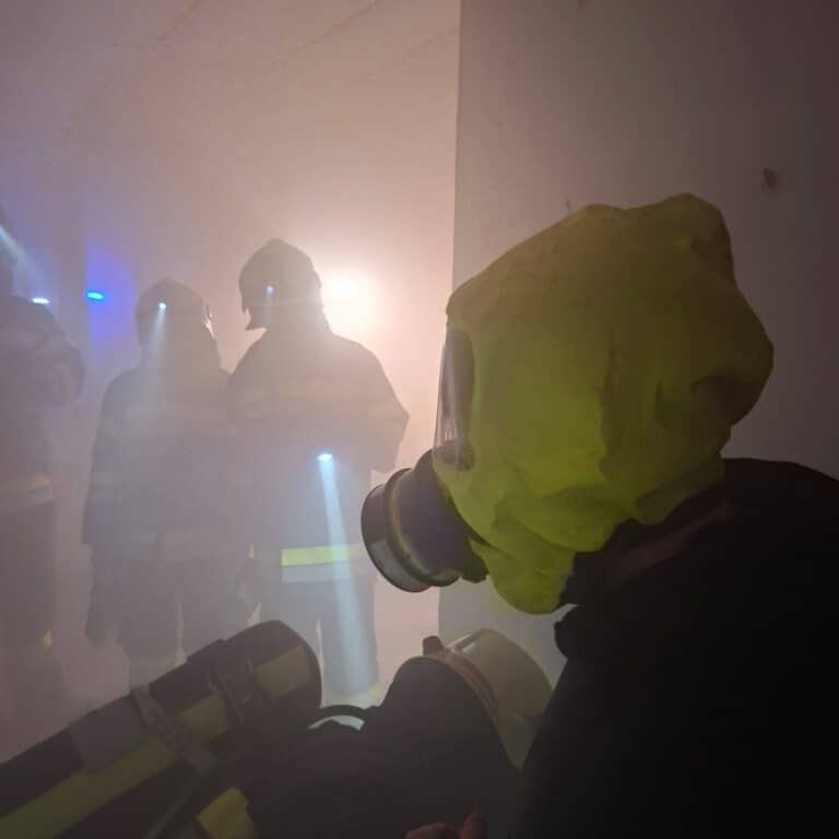 Bild zeigt Mitglieder der FF Fernitz beim Üben