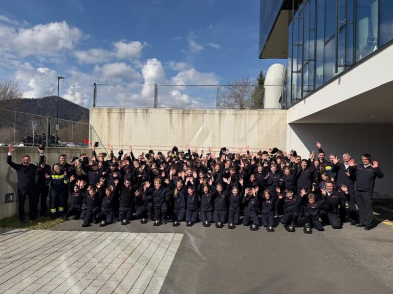 Bild zeigt Jugendliche beim Wissenstest