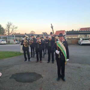 Bild zeigt unsere Feuerwehrmusik beim Osterweckruf 2026