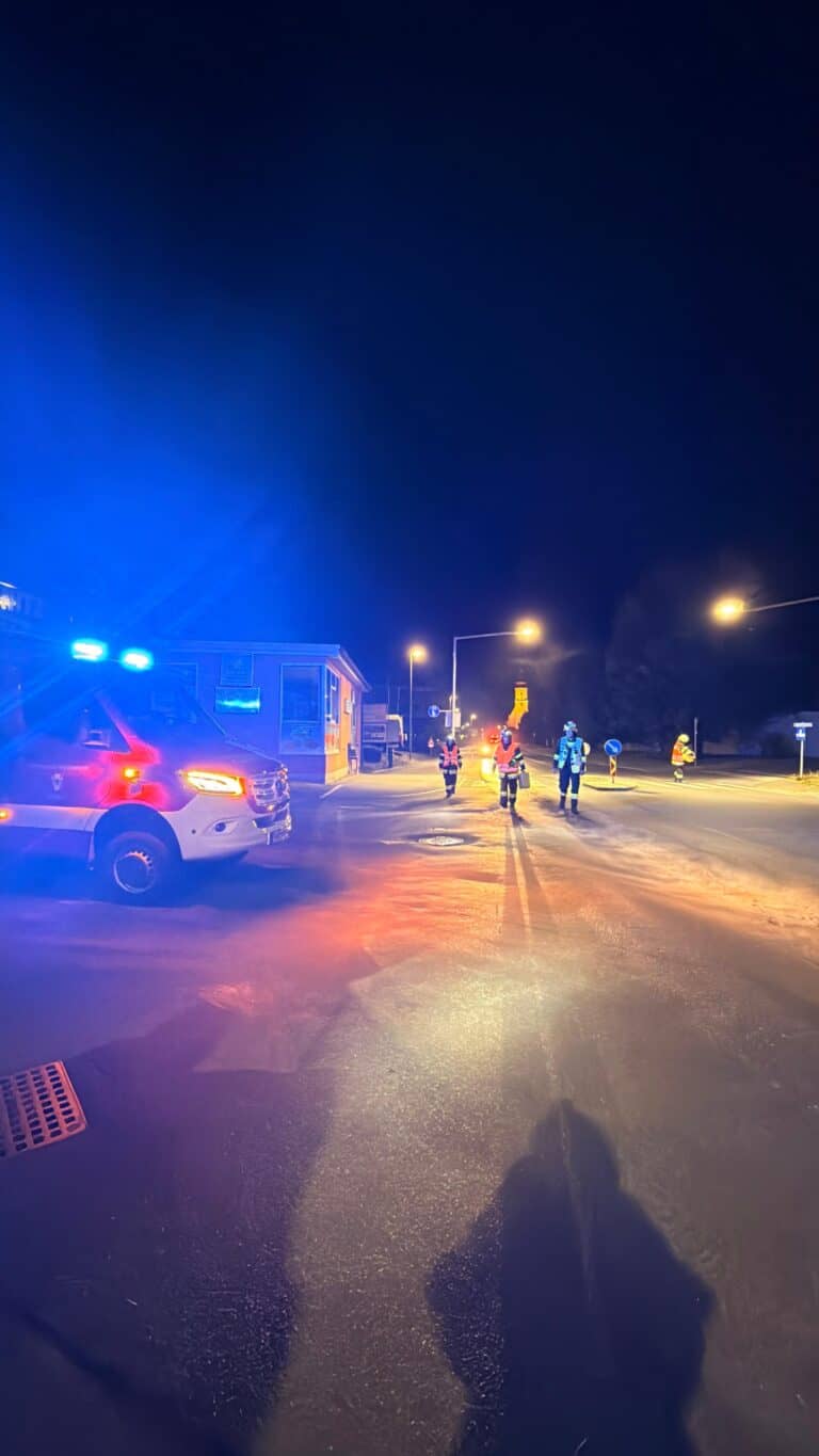 Feuerwehrleute beim Arbeiten