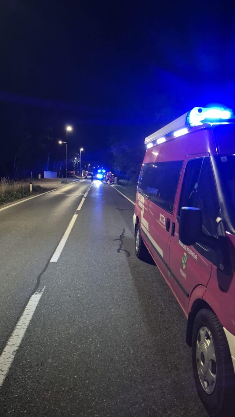 Feuerwehrleute beim Arbeiten