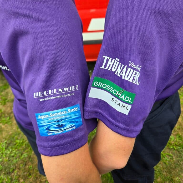 Dieses Foto zeigt KameradInnen beim Zillenfahren auf der Raab